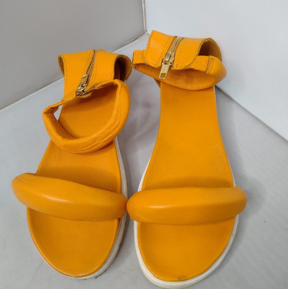 Anthropologie Maeve Puffy Sandals Size 38 Mustard Yellow Platform NN